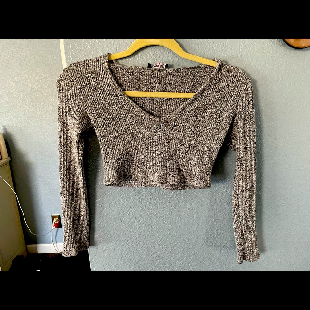 Crop top v-neck sweater